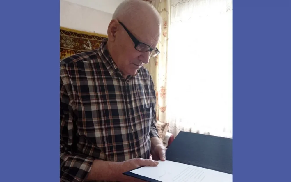 Новозыбковские единороссы поздравили старейшего члена партии