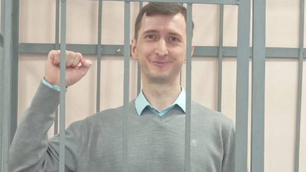 Веселый брянский депутат Павлов отчитался о работе из тюрьмы