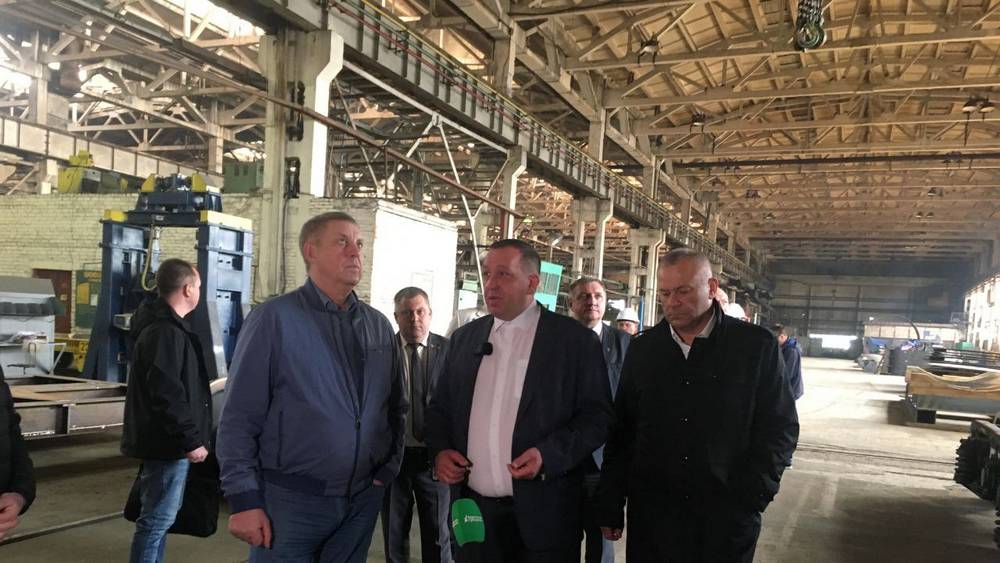 Губернатору Богомазу на новозыбковском заводе «НовоТехРейл» показали вагоны
