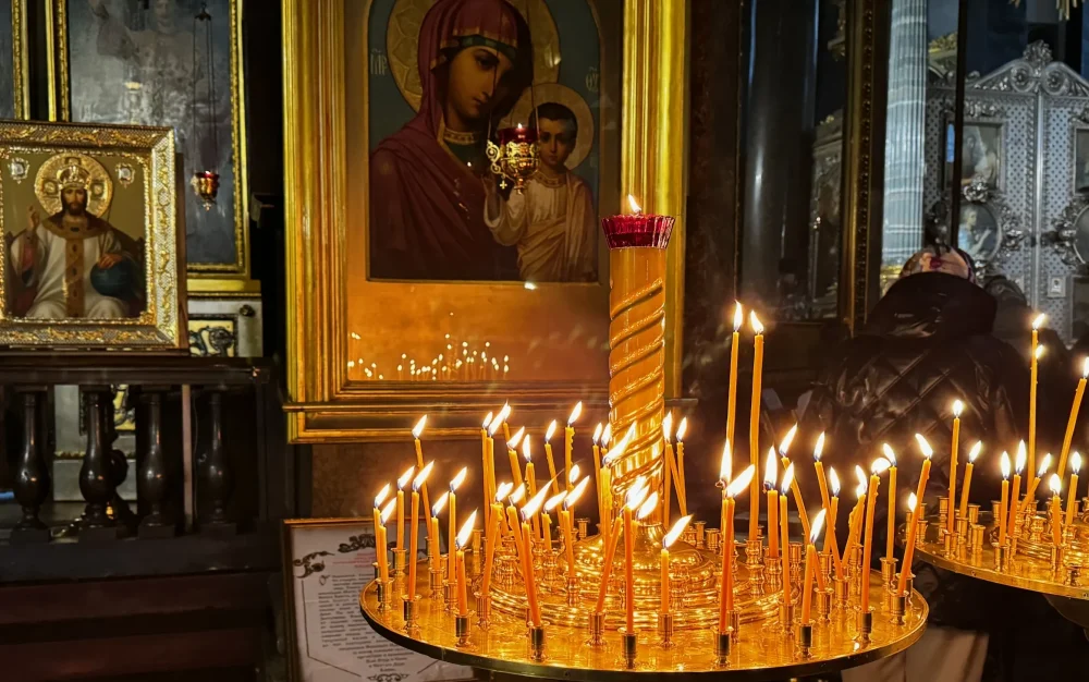 Православным рекомендовали не ходить на кладбища до Радоницы