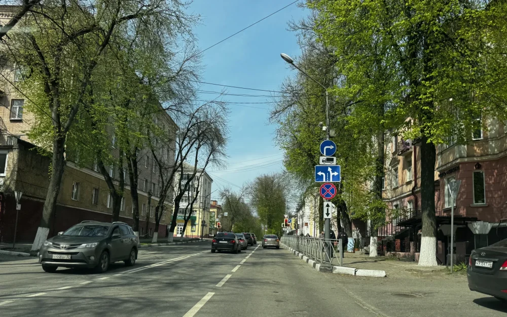 В Брянске после установки нового знака на улице Горького произошло ДТП