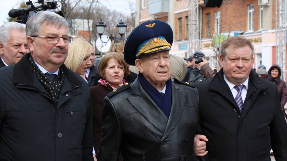 Ровно десять лет назад в Брянске открыли памятник Гагарину: как это было