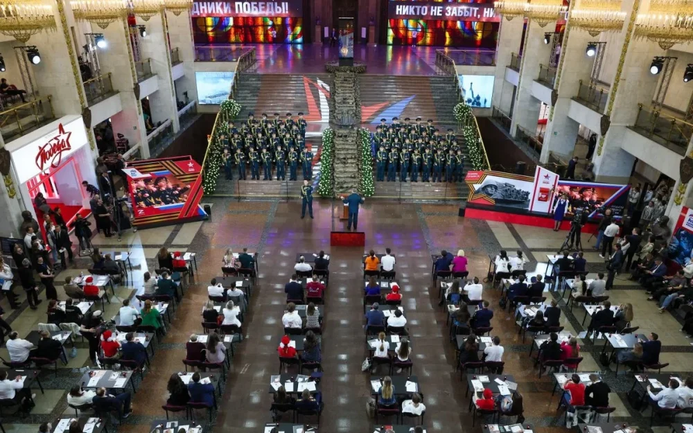 61 страна, 28 тысяч площадок: «Единая Россия» в шестой раз провела «Диктант Победы»