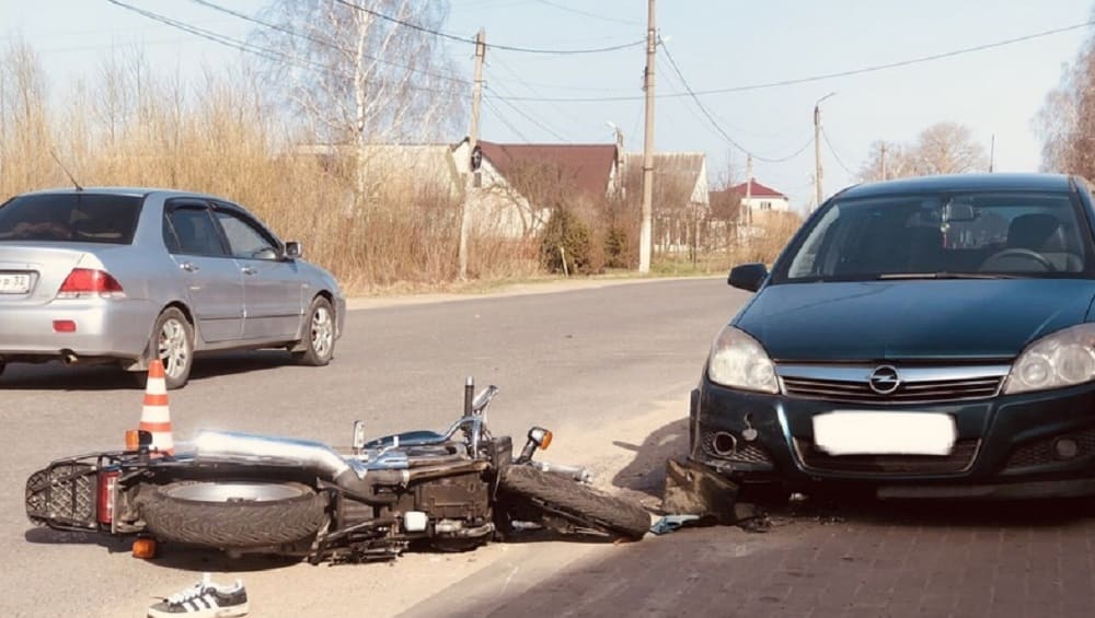 В Новозыбкове в массовом ДТП с мотоциклом пострадал 30-летний байкер