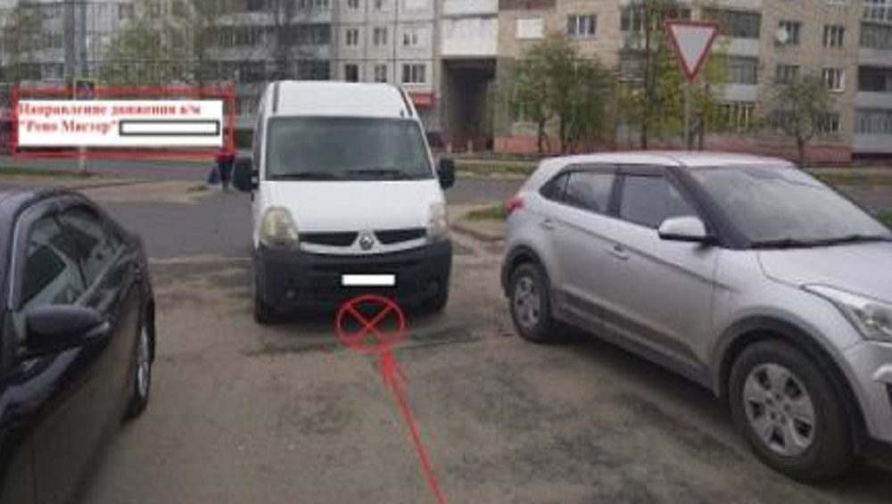 В Брянске на улице Тельмана микроавтобус возле магазина сбил 82-летнюю женщину