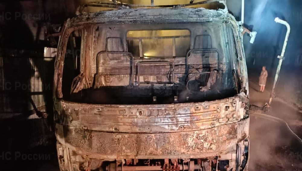 Под Брянском в Добруни ночью 2 апреля сгорел грузовик