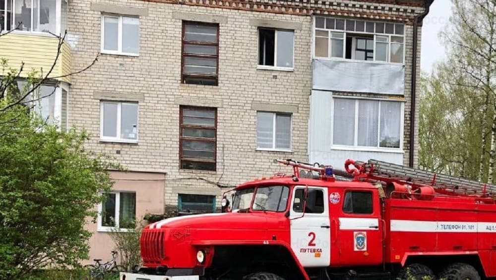Под Брянском в Мичуринском из горевшей многоэтажки эвакуировали 10 жильцов