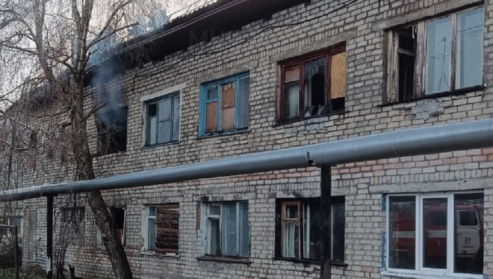 В Дятькове Брянской области при пожаре в общежитии пострадали два человека