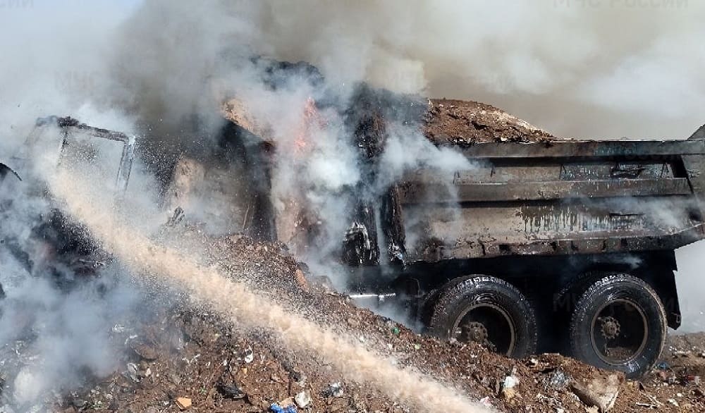 В Дятьковском районе Брянской области утром 10 апреля сгорел грузовик