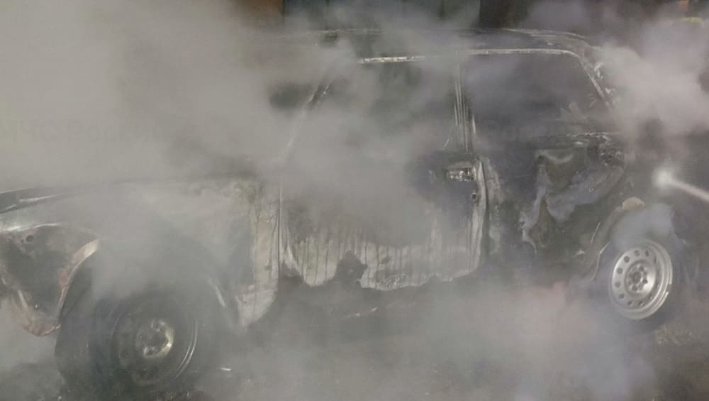 В Фокинском районе Брянска ночью 1 апреля сгорел легковой автомобиль