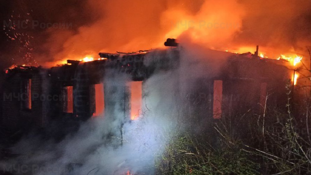 В Карачеве Брянской области при ночном пожаре в жилом доме погиб мужчина
