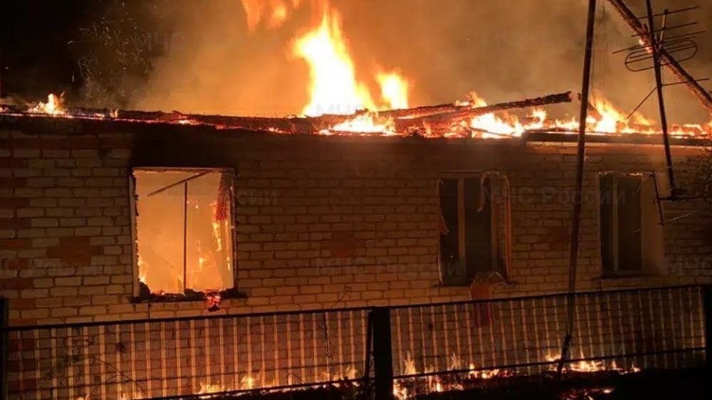 В Клетне Брянской области при пожаре в жилом доме ночью 30 апреля погиб мужчина
