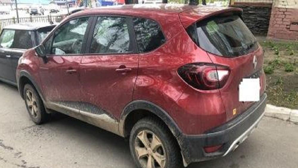 В Брянске пьяный водитель кроссовера уснул за рулём и протаранил припаркованную иномарку