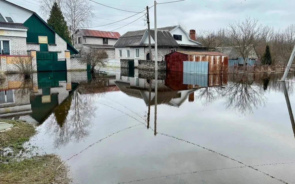 Десна и Болва выходят из берегов: в Брянске ввели режим «Повышенная готовность»