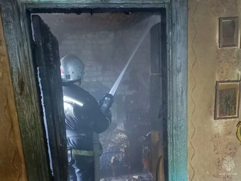 В Брянской области из-за свечи перед иконой две семьи остались без жилья