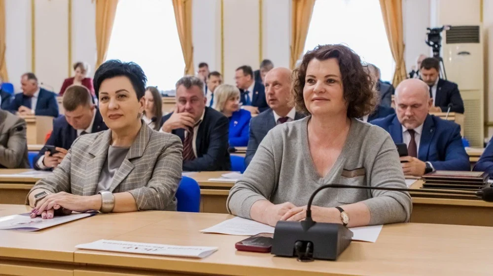 Руководители Брянска поздравили местных чиновников с профессиональным праздником