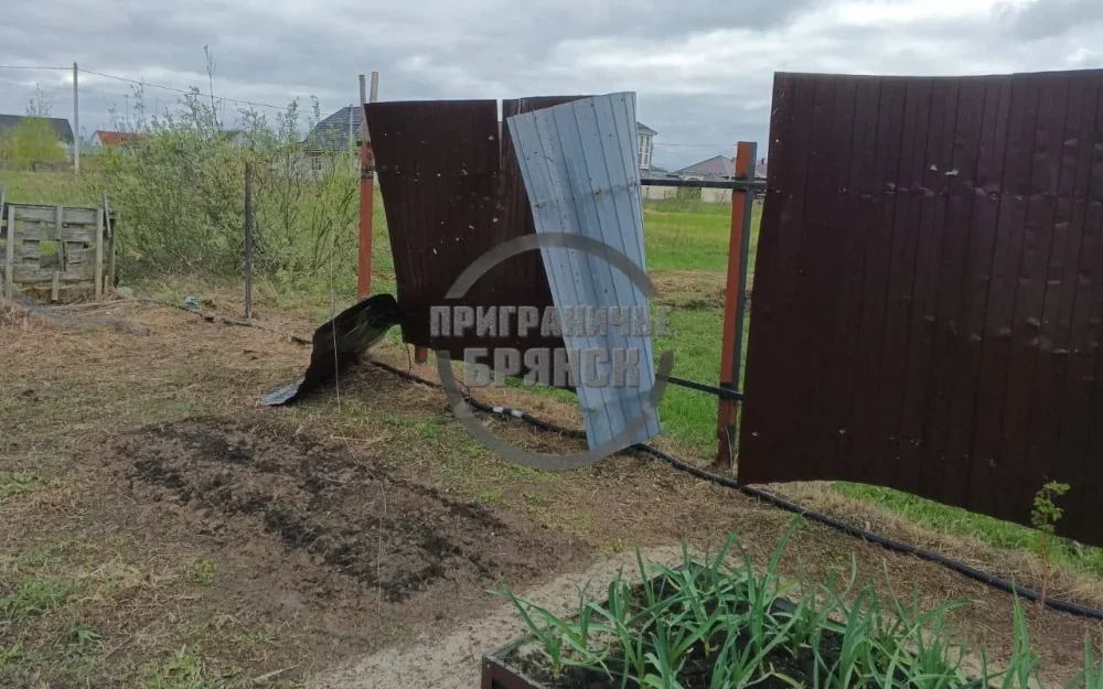 В сети появились фотографии последствий обстрела брянского поселка Суземка
