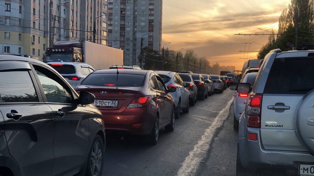 Брянским водителям можно избежать неминуемых пробок на Московском проспекте
