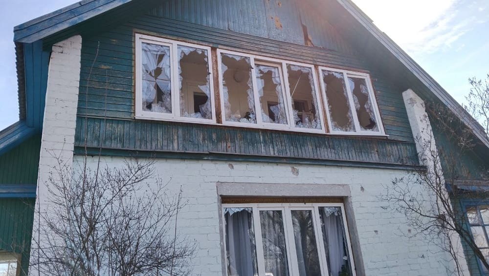 «Взрывом выбило дверь»: Брянцы рассказали о последствиях обстрела ВСУ Белой Берёзки