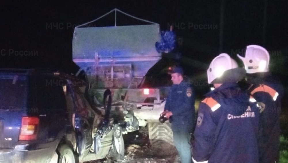 Под Брянском столкнулись легковой автомобиль и трактор – есть пострадавшие