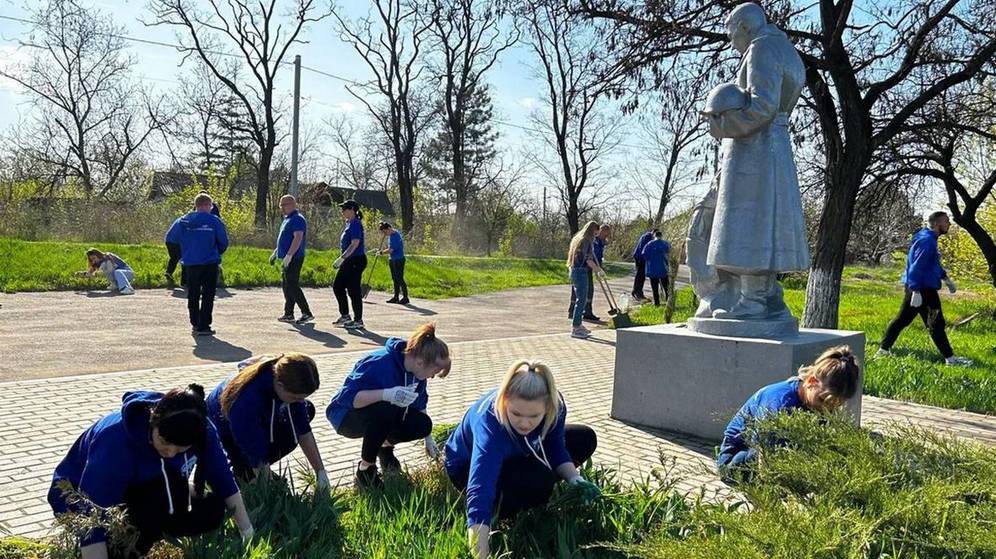Более 3,5 тысяч активистов «Единой России»  провели субботники по благоустройству памятников