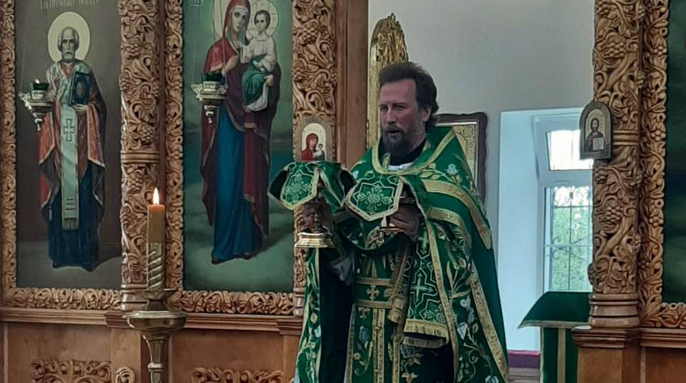 В храме поселка Локоть прошло богослужение, посвященное Входу Господню в Иерусалим