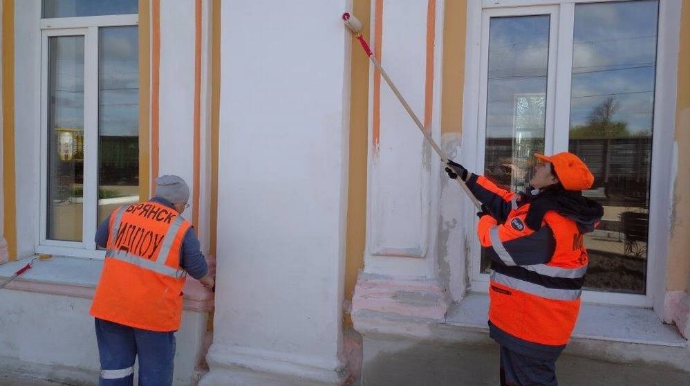 Железнодорожники приступили к ремонту вокзала на станции Жуковка  в Брянской области