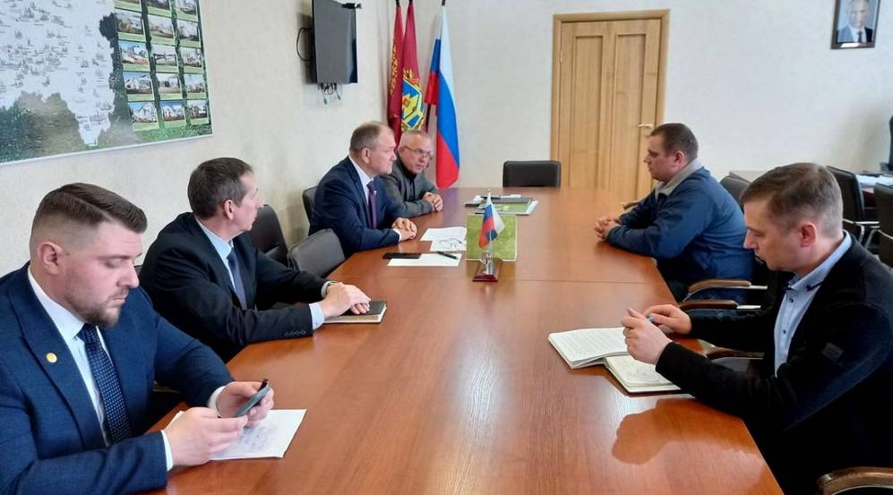 В рамках региональной недели депутат Госдумы Николай Щеглов посетил Брянский район