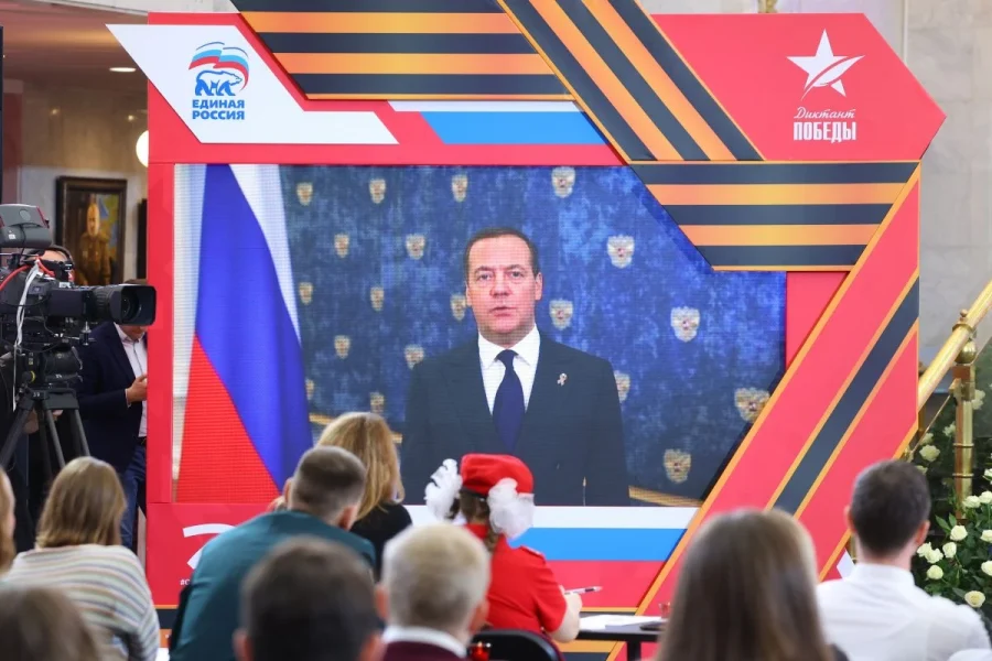 61 страна, 28 тысяч площадок: «Единая Россия» в шестой раз провела «Диктант Победы»