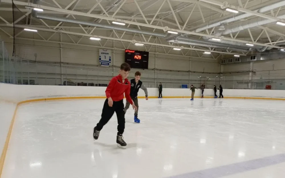 Брянские полицейские устроили спортивные состязания для особенных школьников