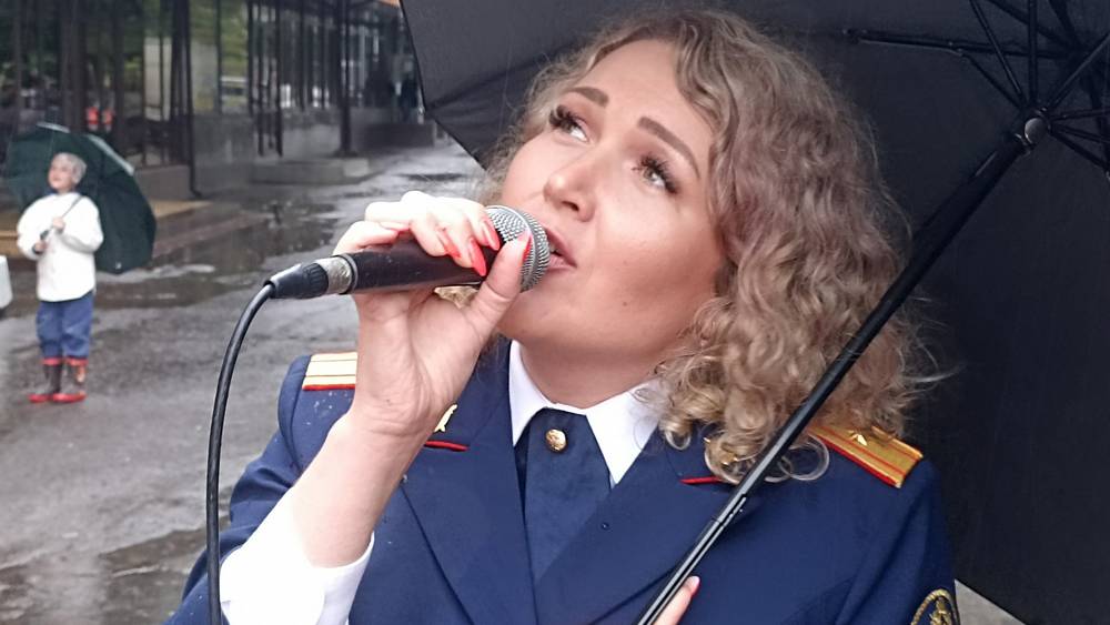 Брянские следователи дали концерт под окнами дома ветерана войны