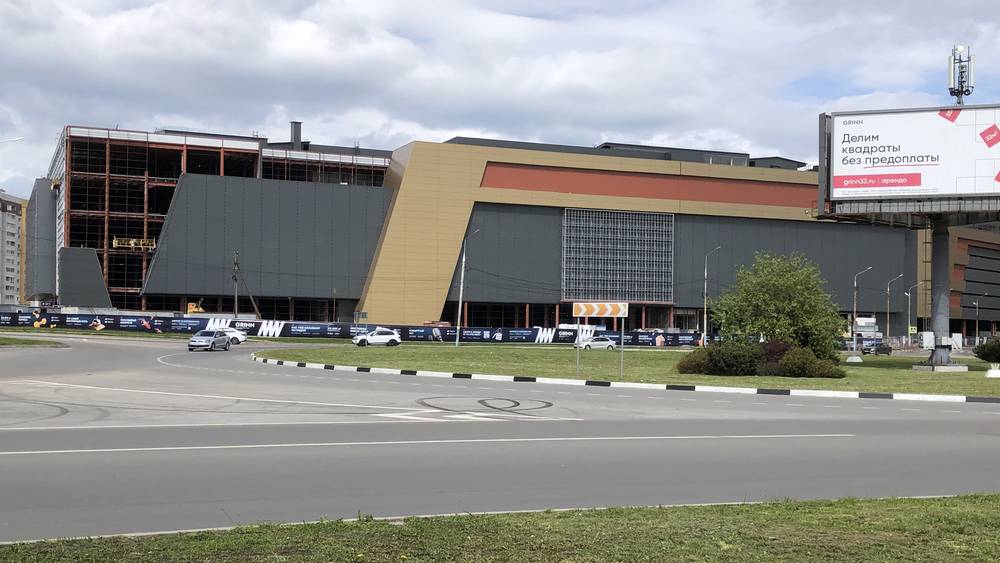 Открытие гигантского ТРЦ «МегаГринн» в Брянске отложили