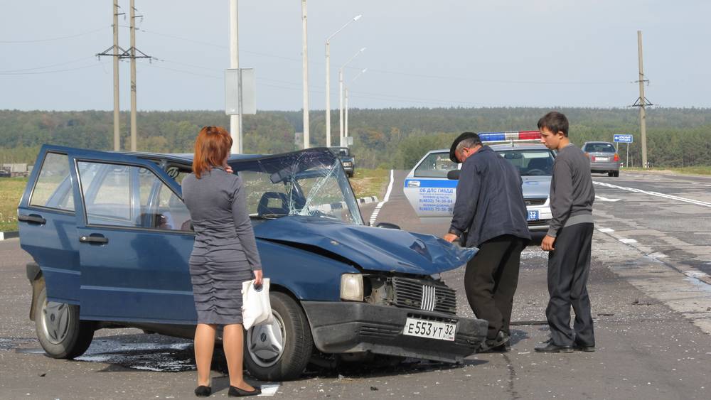 Под Выгоничами в ДТП с двумя автомобилями пострадали три человека