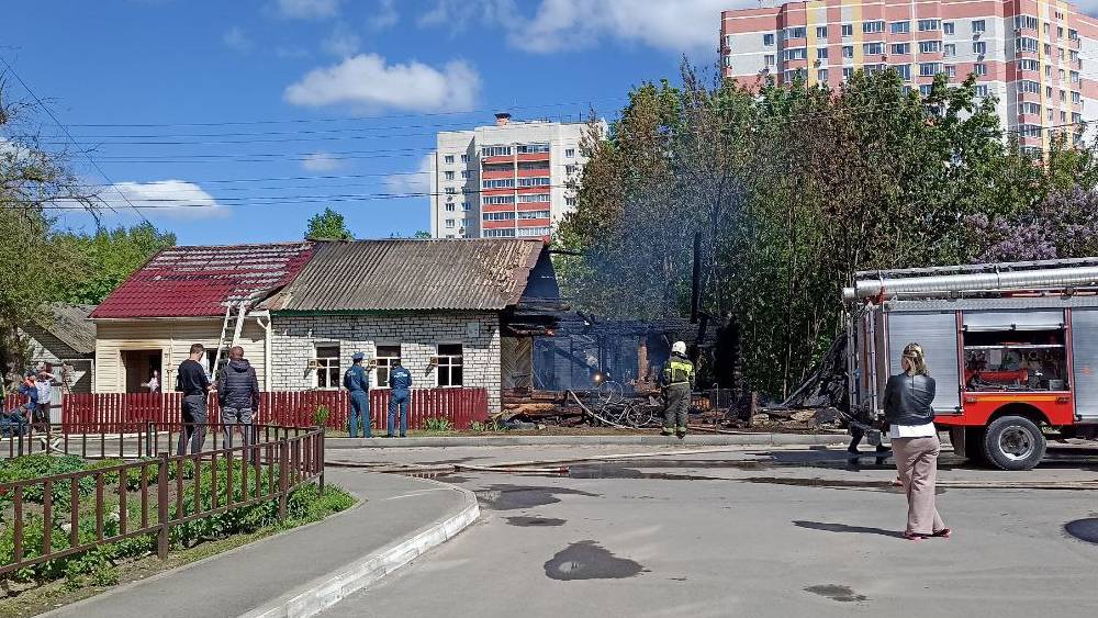 Сильный пожар произошел в Бежицком районе Брянска