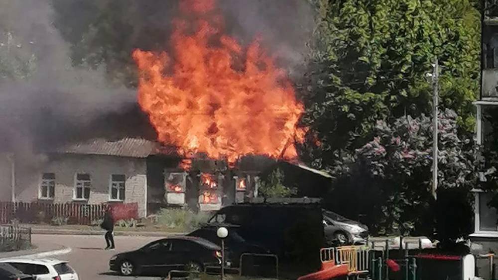 Сильный пожар произошел в Бежицком районе Брянска