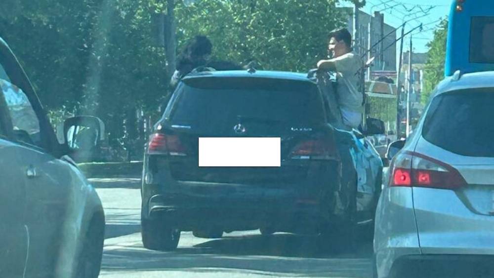 В Брянске водителя Mercedes оштрафовали за опасную перевозку пассажиров