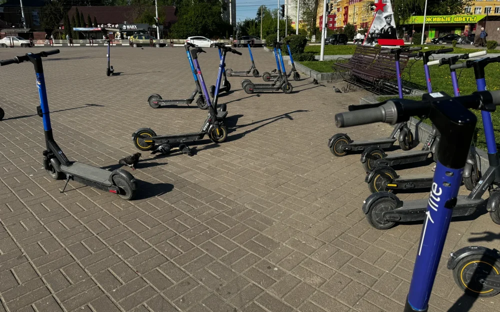В Брянске создадут парковки и дорожки для электросамокатов