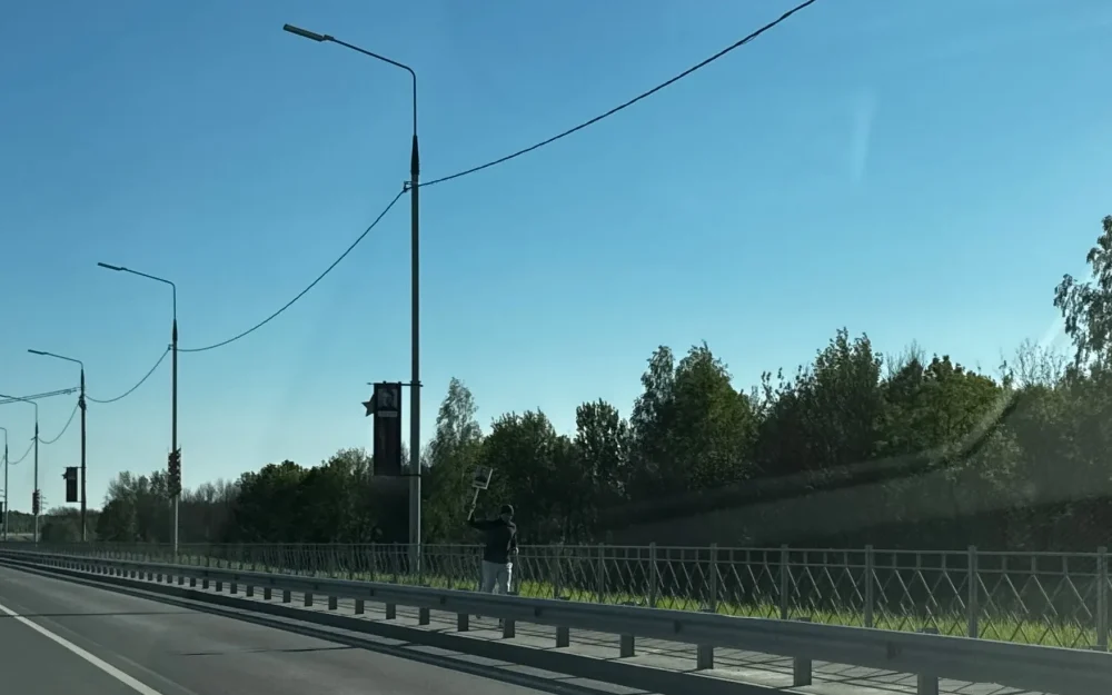 Житель Брянска в День Победы пробежал кросс с портретом ветерана ВОВ