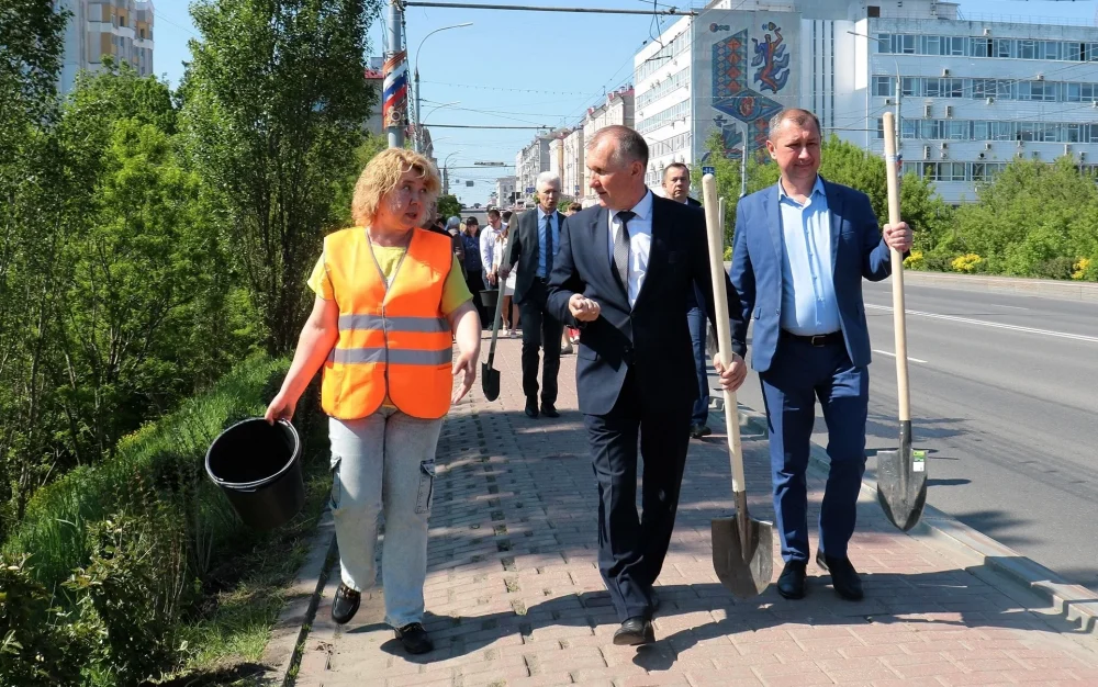 Брянские прокуроры вышли в город с лопатами