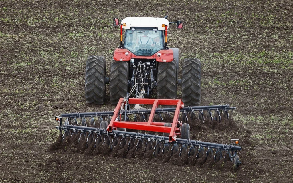 Секреты эффективного земледелия: в Брянской области прошел демонстрационный показ бороны DV-1000/600