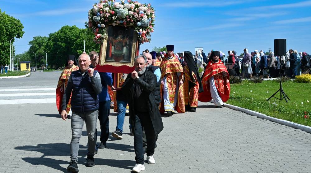В праздник Свенской иконы Божией Матери в монастыре совершена Литургия и крестный ход