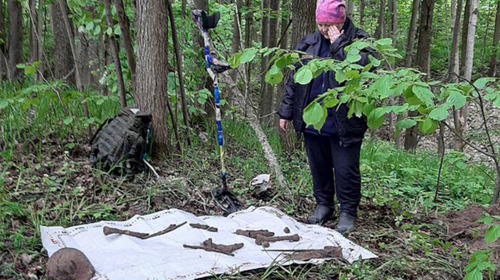 В Жуковском районе поисковики обнаружили останки погибшего красноармейца