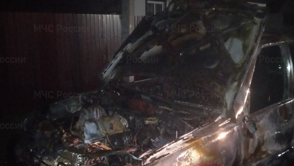 В Комаричском районе Брянской области ночью 7 мая сгорел легковой автомобиль