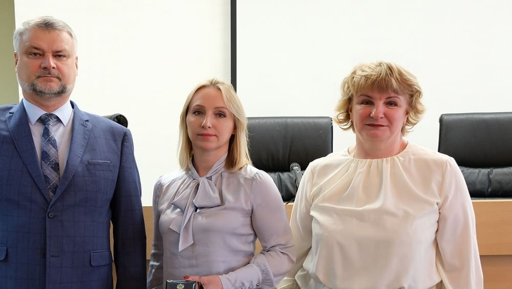 В Брянске двоим федеральным судьям вручили удостоверения