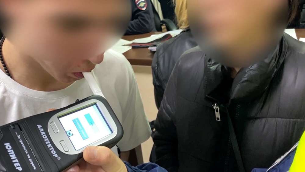 В ночных клубах Брянска полиция задержала 9 подростков-нарушителей