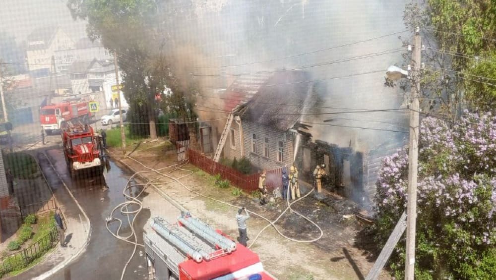В Брянске проверяют версию об умышленном поджоге дома в переулке 22-го Съезда
