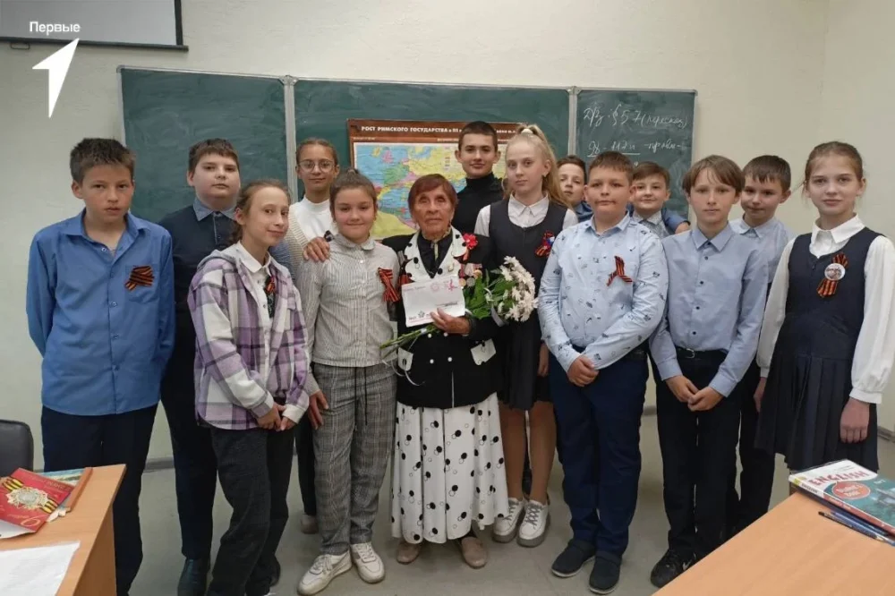 Брянские школьники встретились с ветераном ВОВ Анной Мехедовой
