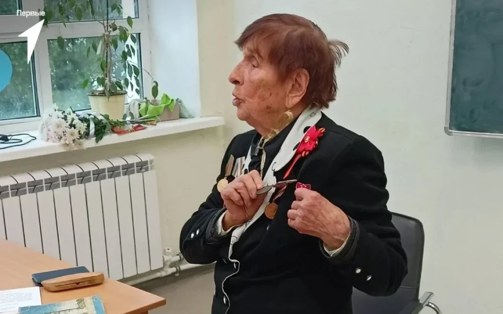 Брянские школьники встретились с ветераном ВОВ Анной Мехедовой