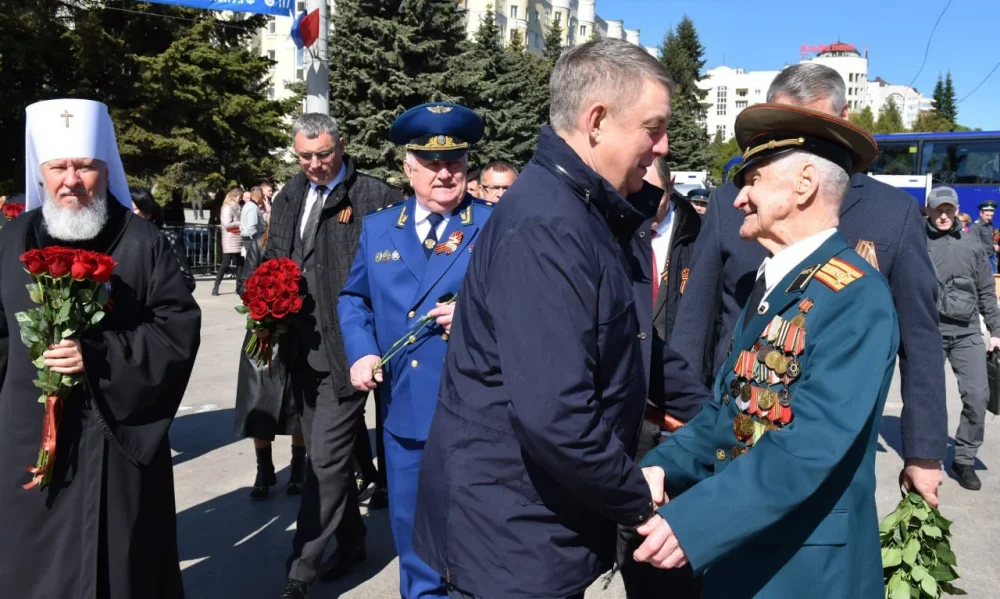 Брянский губернатор поздравил ветеранов с Победой в Великой Отечественной войне