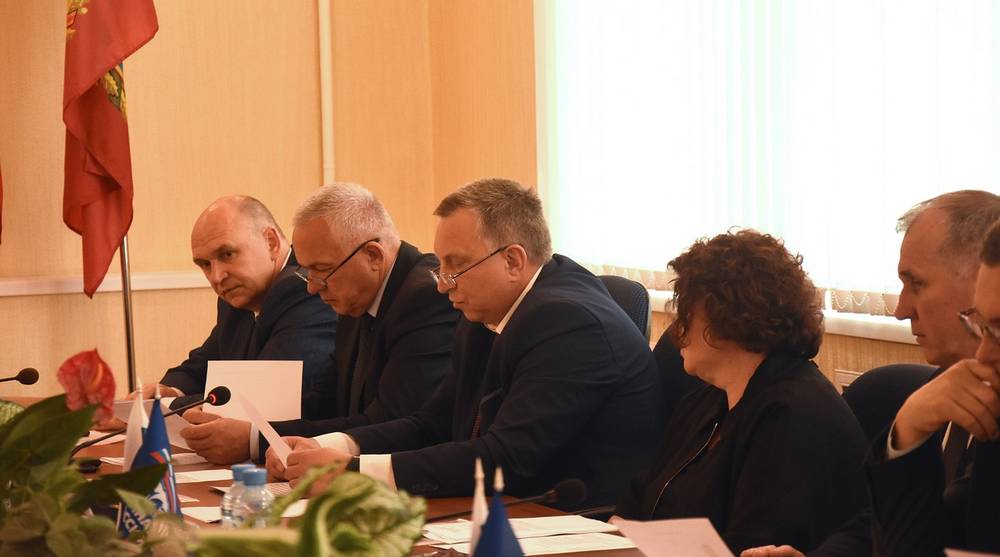 На заседании Президиума регионального политсовета обсудили организационные и кадровые вопросы